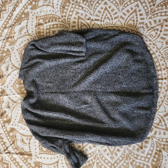 Express short sleeved V neck pullover - Picture 4 of 6